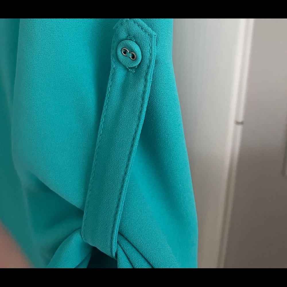 Turquoise side button detail